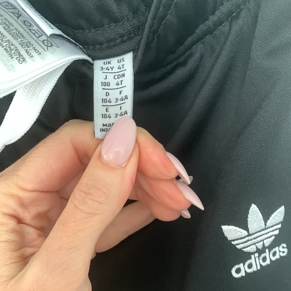 Very gently used Adidas tracksuit 3-4 yr old - Picture 6 of 6